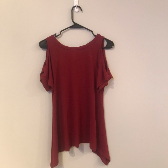 Tobi Cut out shoulder top - Picture 2 of 2